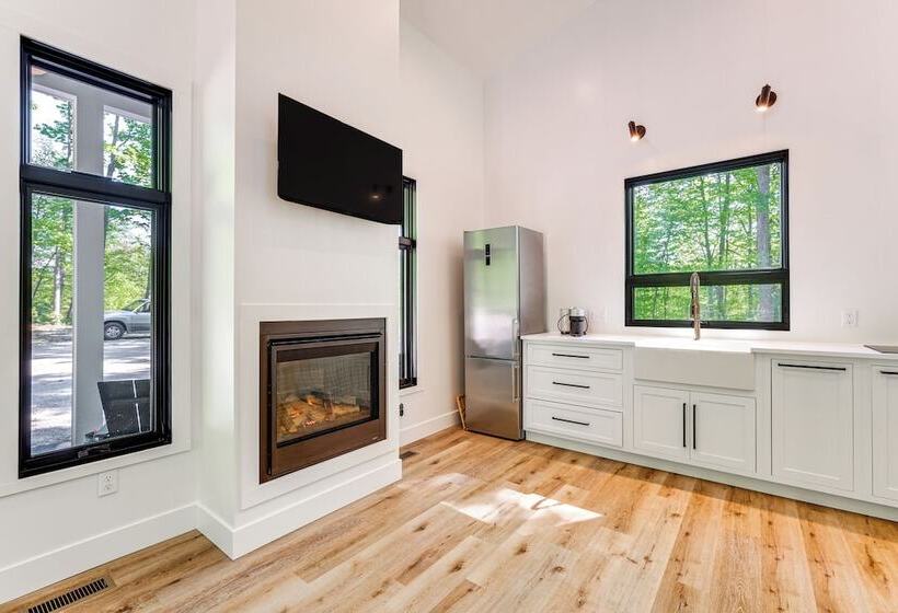 Modern Bellaire Cabin < 5 Mi To Lake & Slopes!