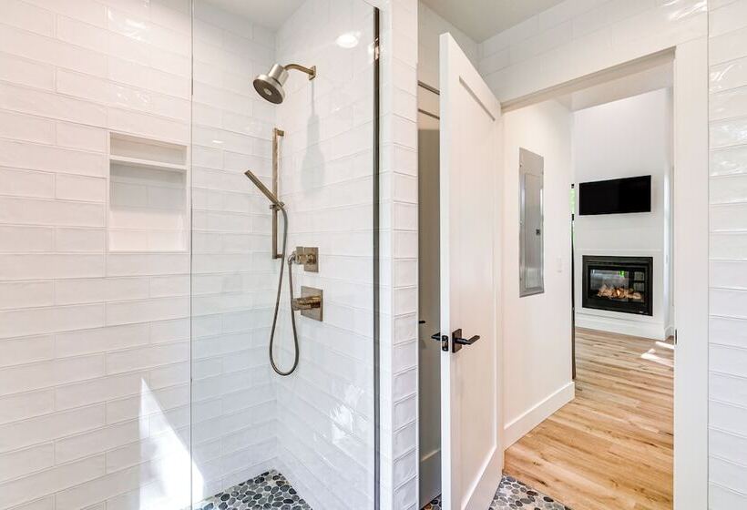 Modern Bellaire Cabin < 5 Mi To Lake & Slopes!