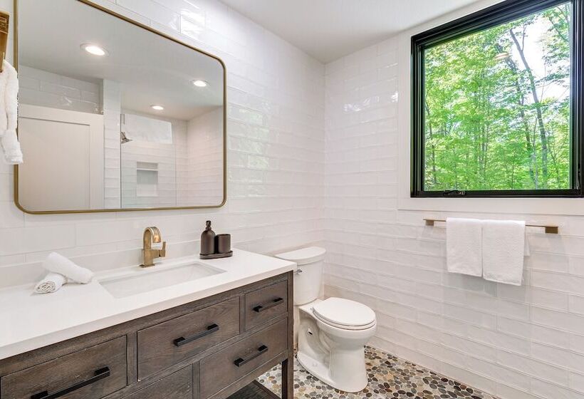 Modern Bellaire Cabin < 5 Mi To Lake & Slopes!