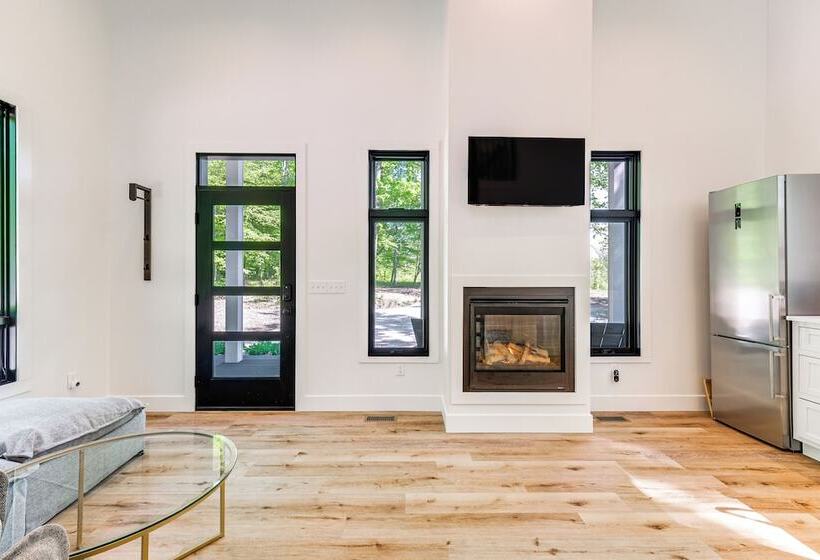 Modern Bellaire Cabin < 5 Mi To Lake & Slopes!