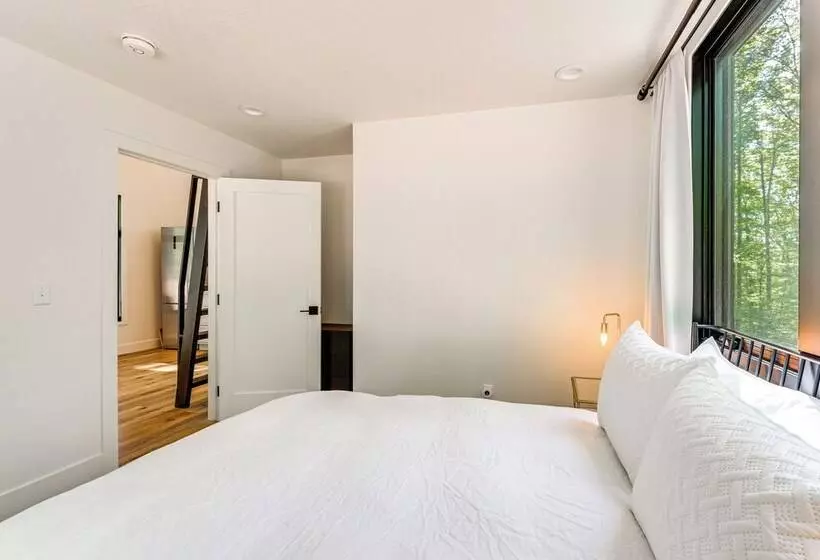 Modern Bellaire Cabin < 5 Mi To Lake & Slopes!