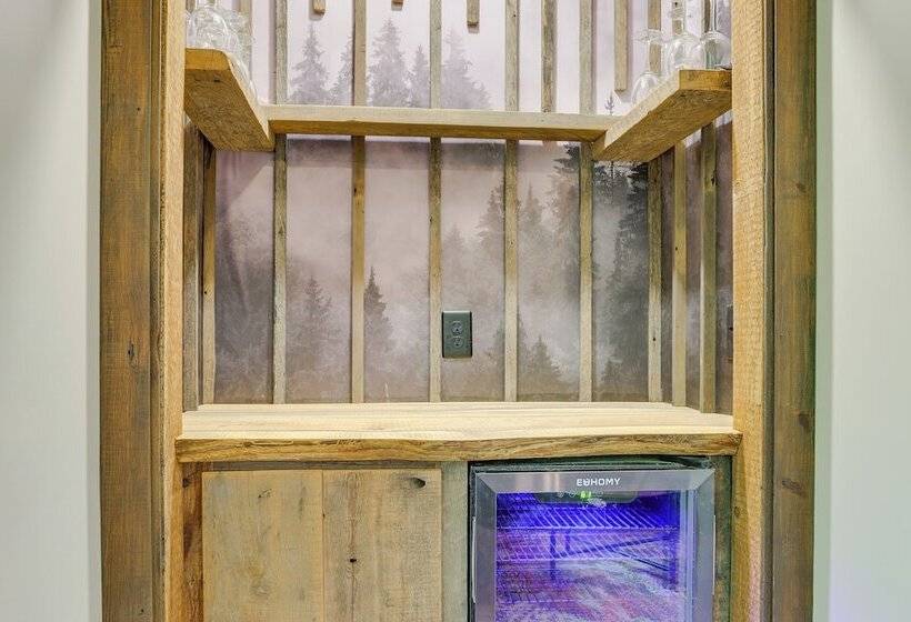 Modern Louisville Home On 3 Acres W/ Gas Fire Pit!