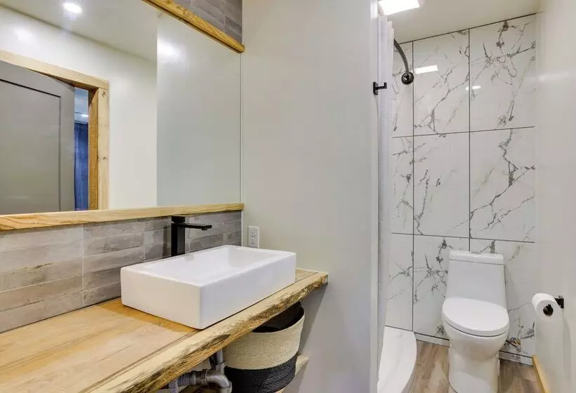 Modern Louisville Home On 3 Acres W/ Gas Fire Pit!