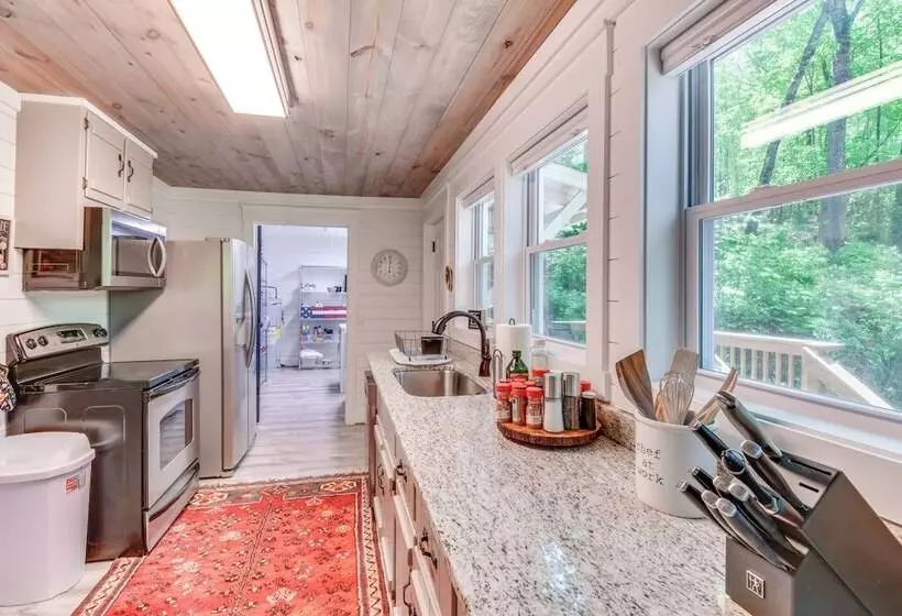 Mountain Escape W/ Gas Grill Near Lake Burton!