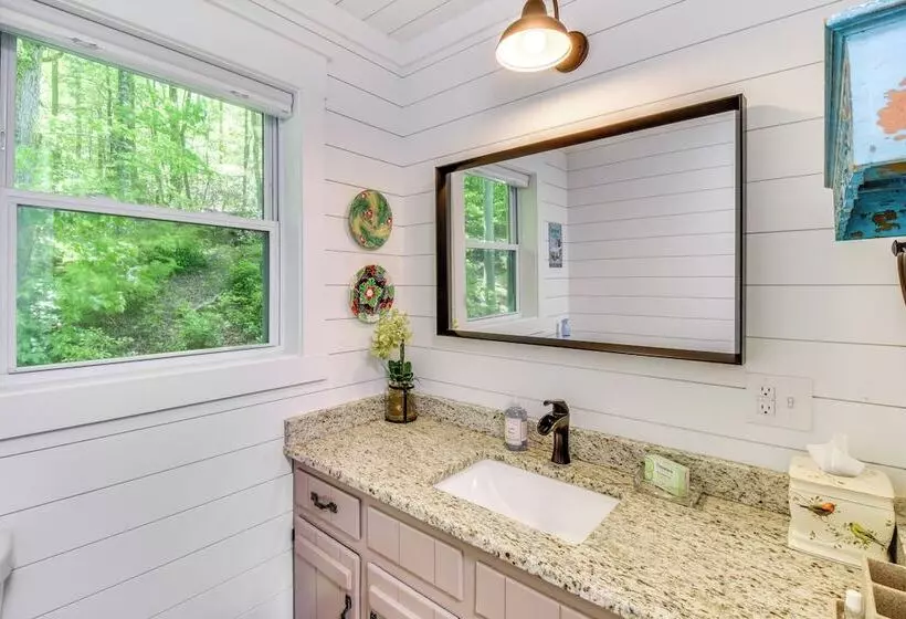 Mountain Escape W/ Gas Grill Near Lake Burton!