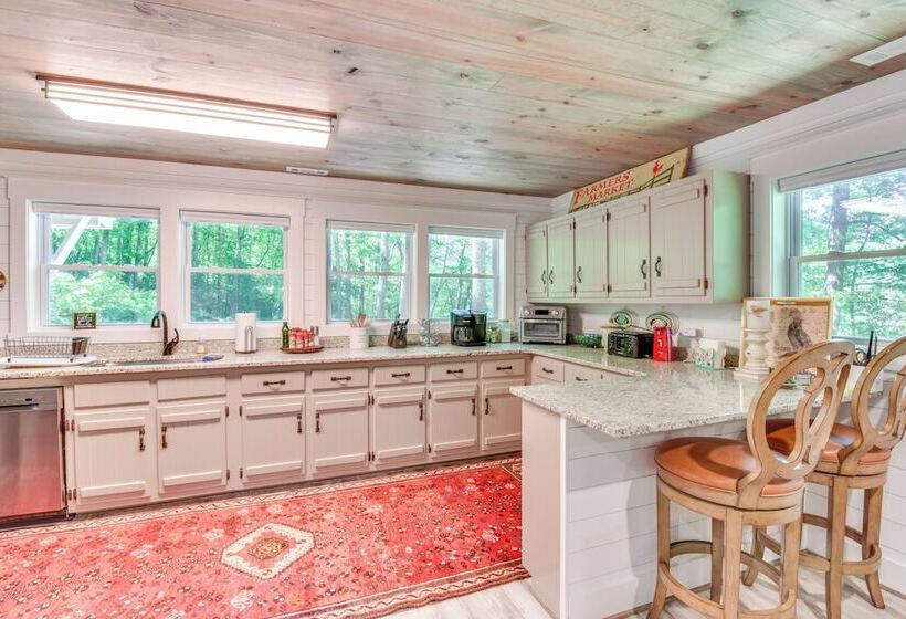 Mountain Escape W/ Gas Grill Near Lake Burton!