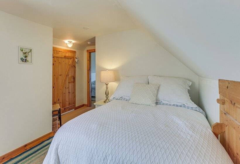 Peaceful Lubec Home W/ Views: Walk To Beach!