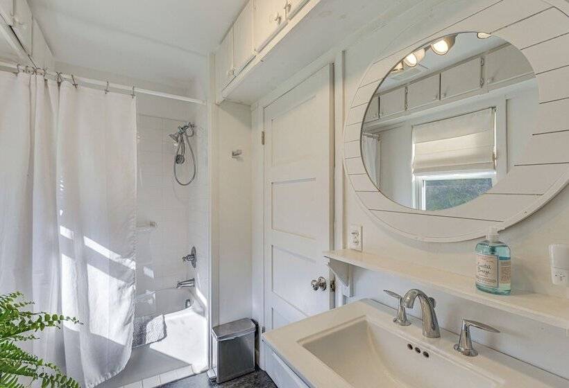 Peaceful Lubec Home W/ Views: Walk To Beach!