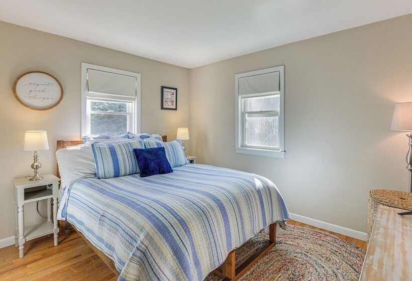 Peaceful Lubec Home W/ Views: Walk To Beach!