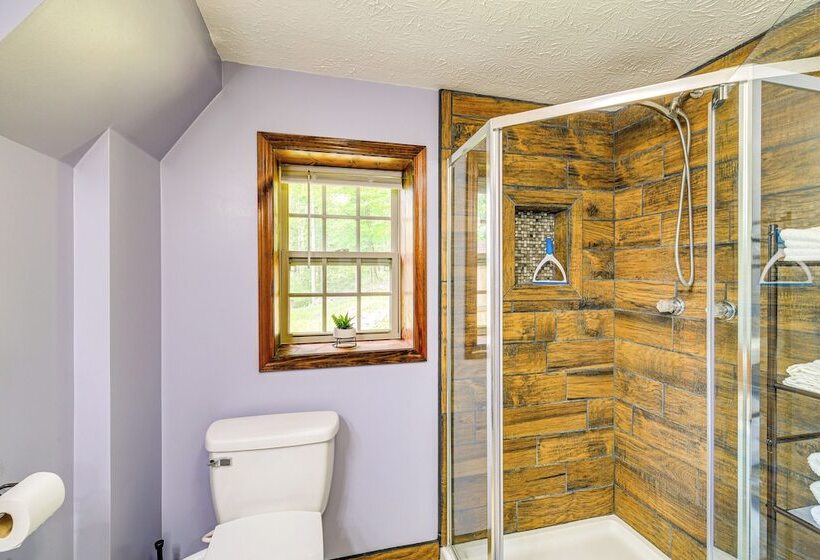 Peaceful South Holston Lake Cabin W/ Dock & Deck!