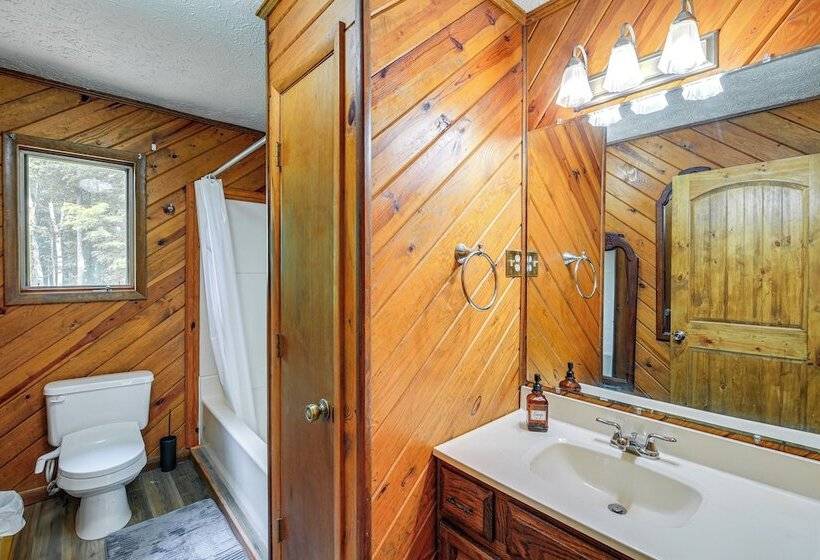 Peaceful South Holston Lake Cabin W/ Dock & Deck!