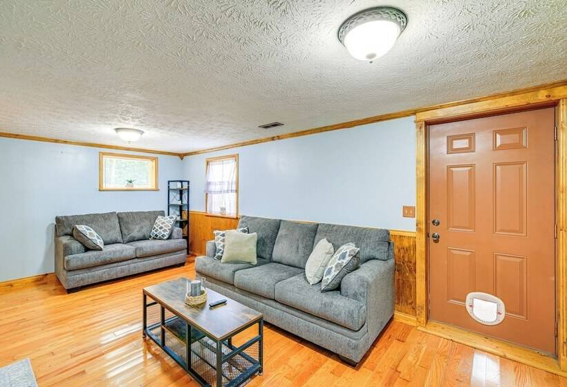 Peaceful South Holston Lake Cabin W/ Dock & Deck!