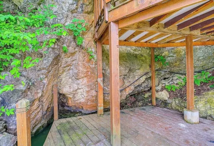 Peaceful South Holston Lake Cabin W/ Dock & Deck!