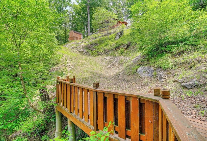 Peaceful South Holston Lake Cabin W/ Dock & Deck!