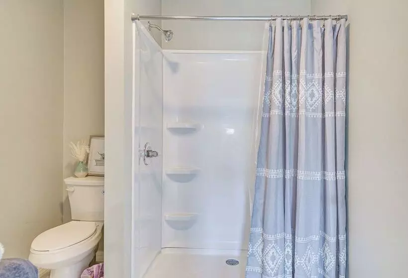 Spacious Oswego Home: 6 Mi To Fort Ontario!