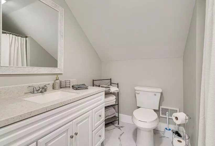 Spacious Oswego Home: 6 Mi To Fort Ontario!