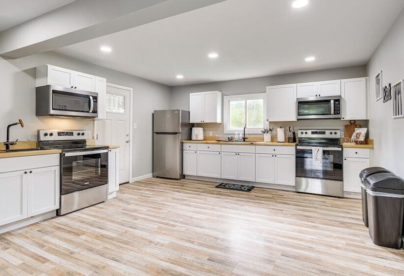 Spacious Oswego Home: 6 Mi To Fort Ontario!