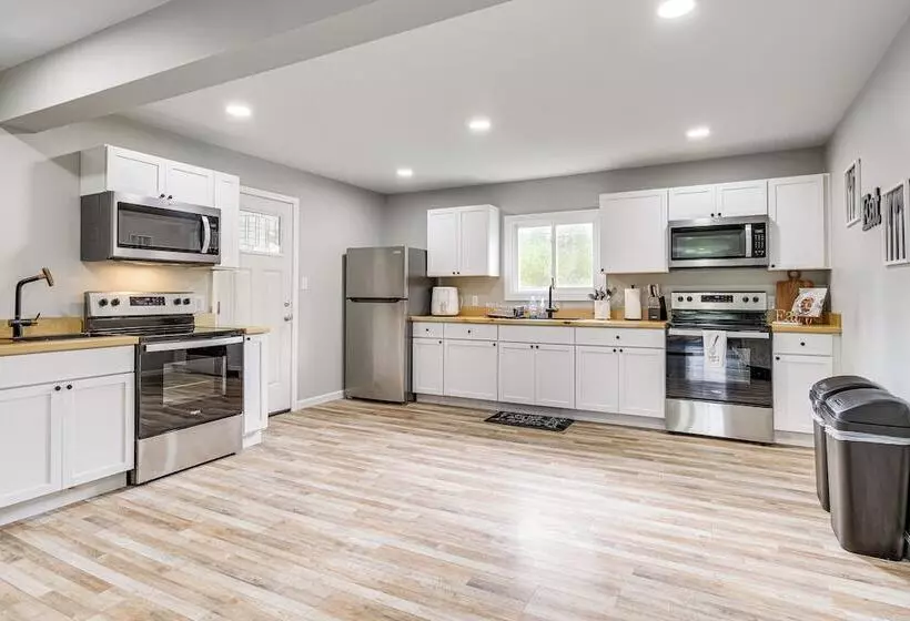 Spacious Oswego Home: 6 Mi To Fort Ontario!