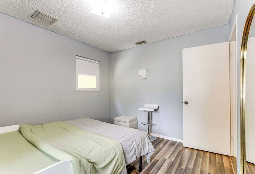 Pet Friendly Port Charlotte Home: 6 Mi To Beach!