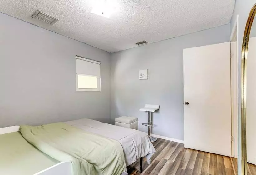 Pet Friendly Port Charlotte Home: 6 Mi To Beach!