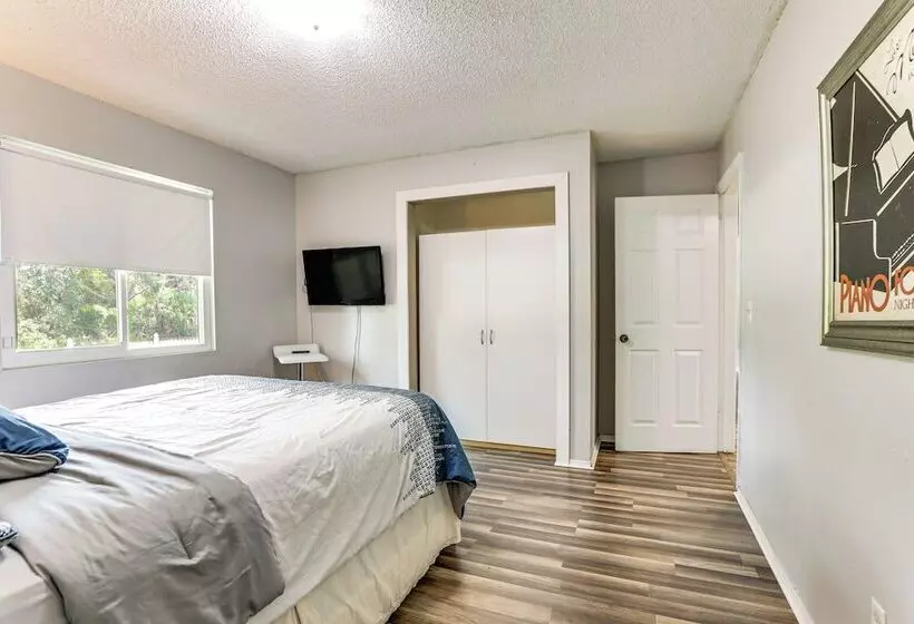 Pet Friendly Port Charlotte Home: 6 Mi To Beach!
