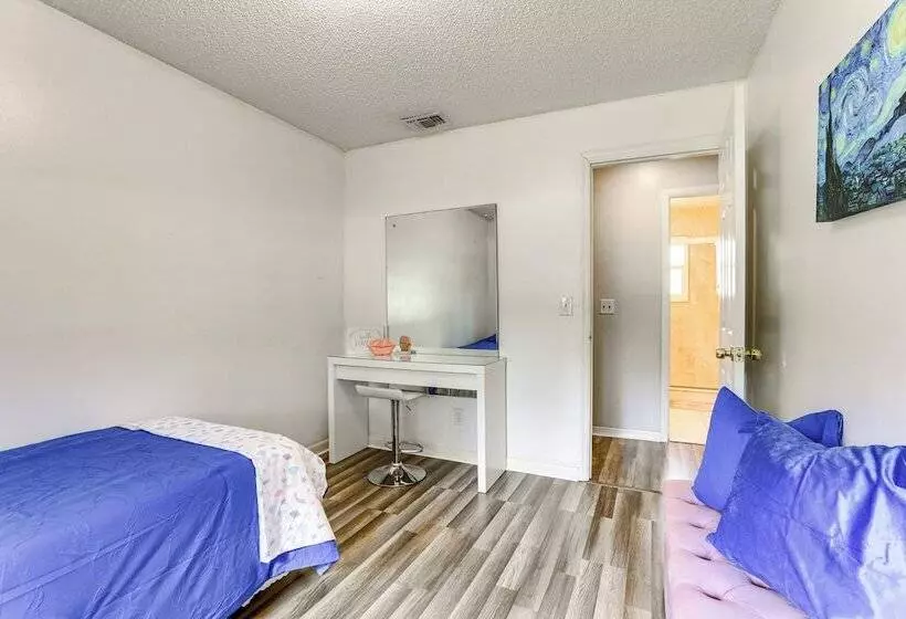 Pet Friendly Port Charlotte Home: 6 Mi To Beach!
