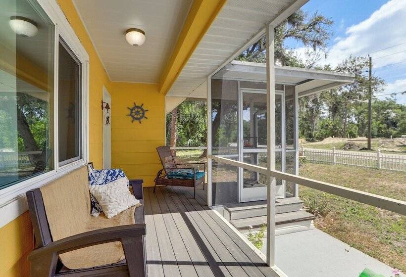 Pet Friendly Port Charlotte Home: 6 Mi To Beach!