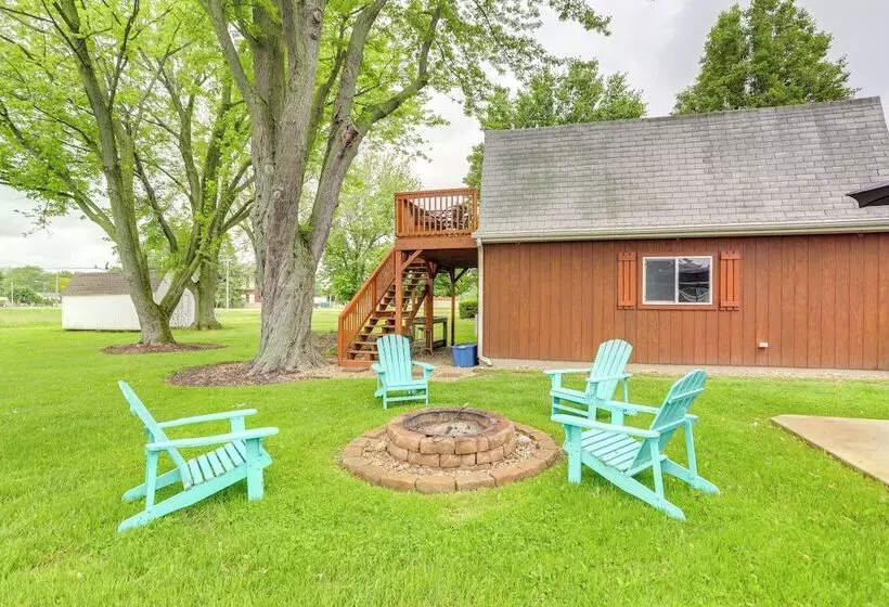 Port Clinton Home: Hot Tub, Steps To Portage River