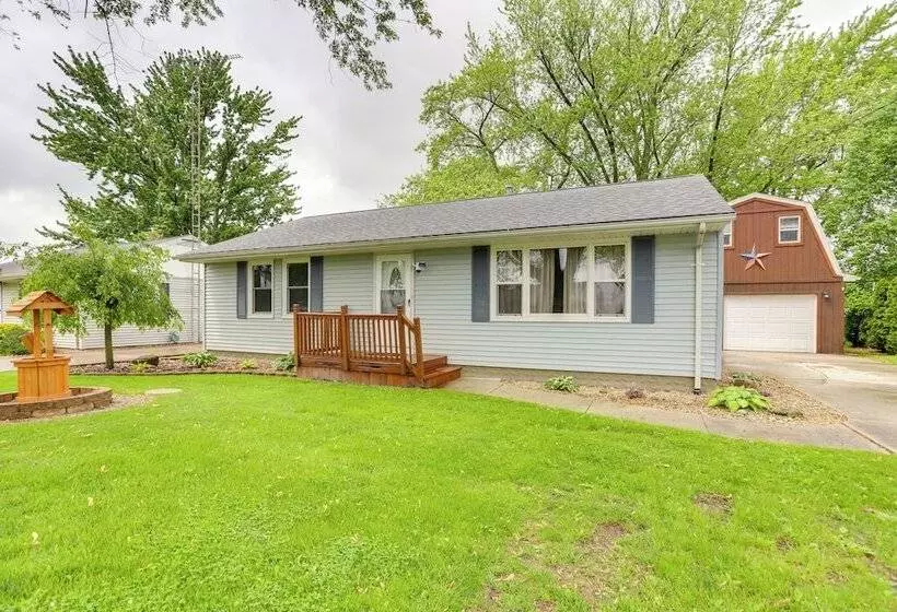 Port Clinton Home: Hot Tub, Steps To Portage River