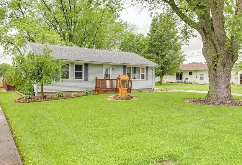Port Clinton Home: Hot Tub, Steps To Portage River