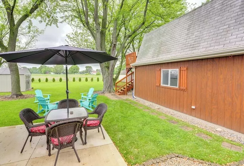 Port Clinton Home: Hot Tub, Steps To Portage River