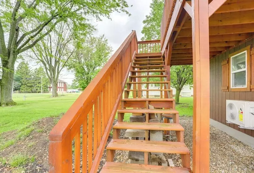 Port Clinton Home: Hot Tub, Steps To Portage River