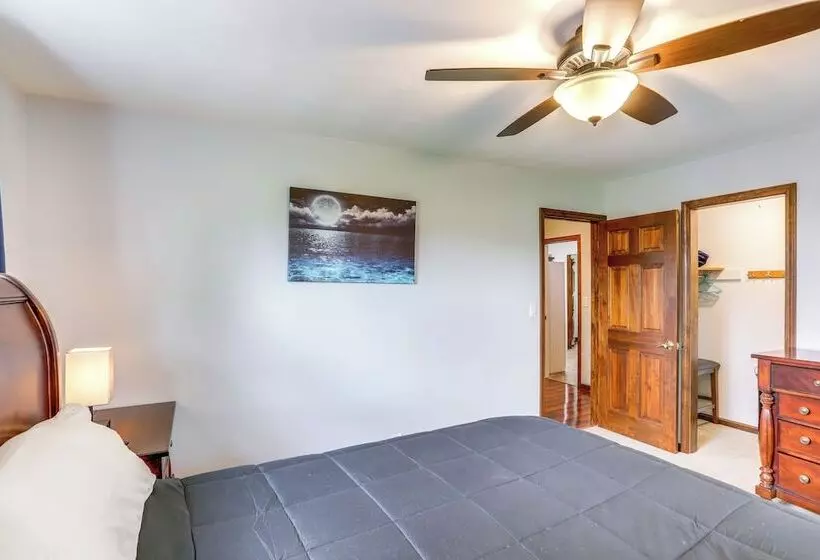 Port Clinton Home: Hot Tub, Steps To Portage River