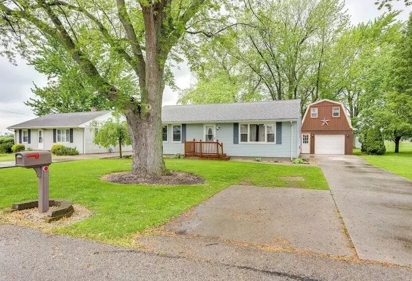 Port Clinton Home: Hot Tub, Steps To Portage River
