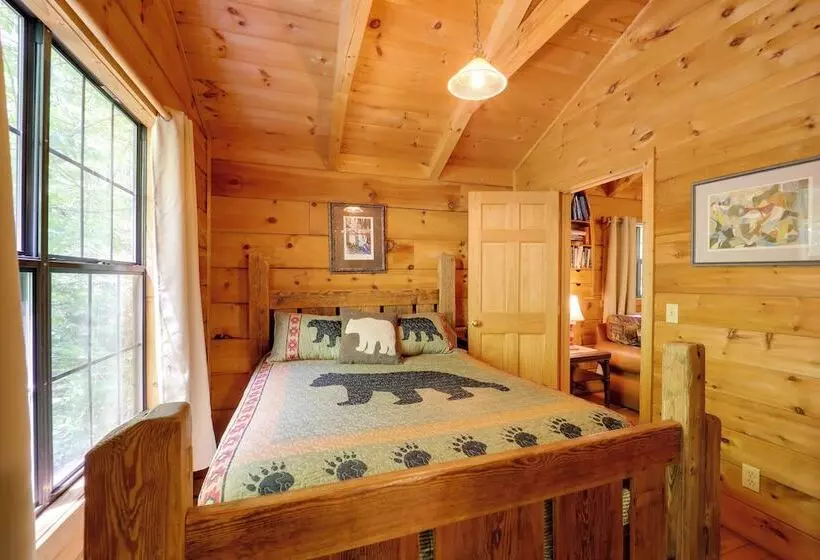 Hot Tub & On Site Trails: Secluded Marion Cabin