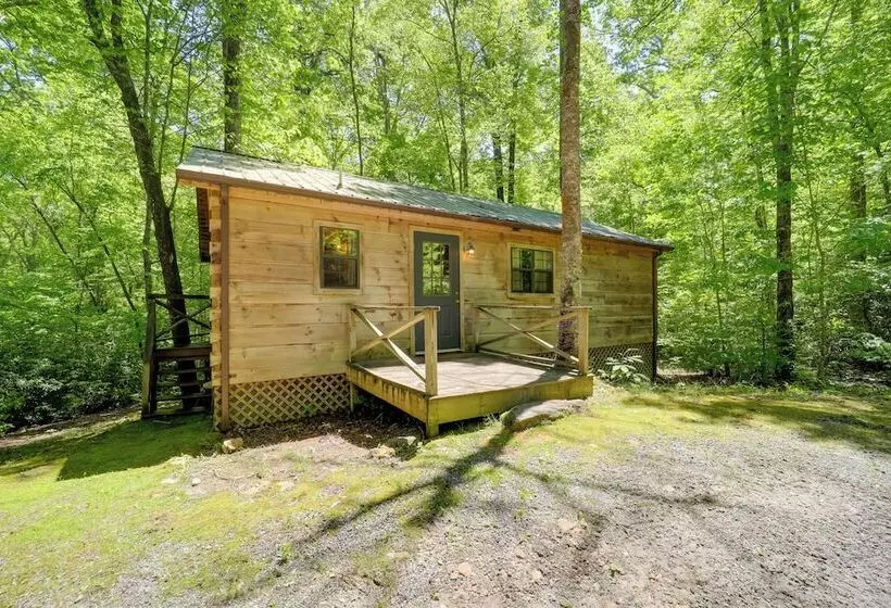 Hot Tub & On Site Trails: Secluded Marion Cabin