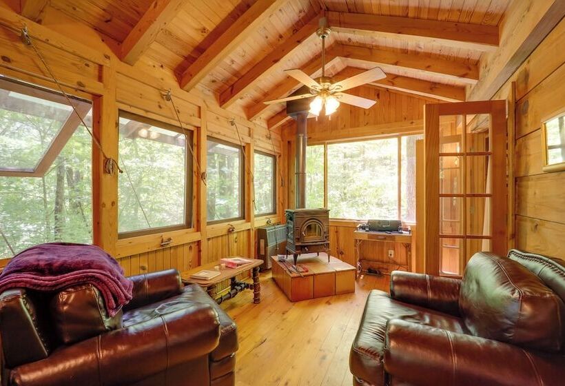 Hot Tub & On Site Trails: Secluded Marion Cabin