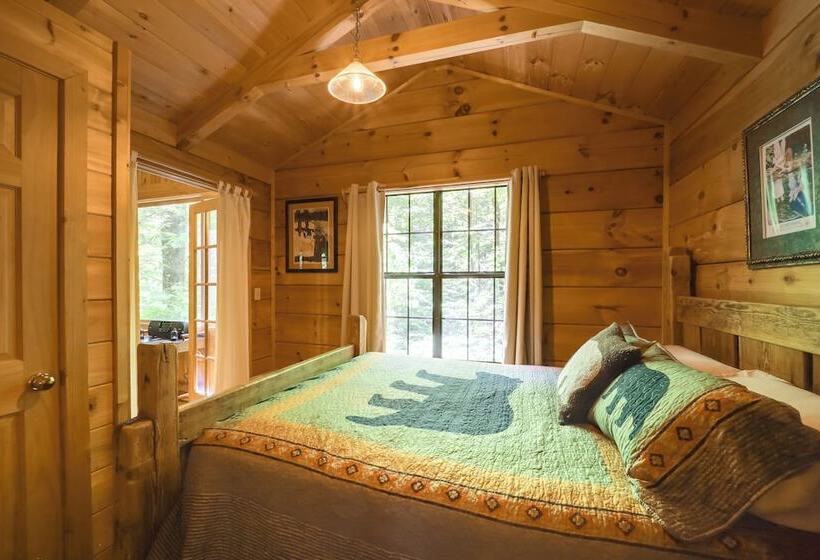 Hot Tub & On Site Trails: Secluded Marion Cabin