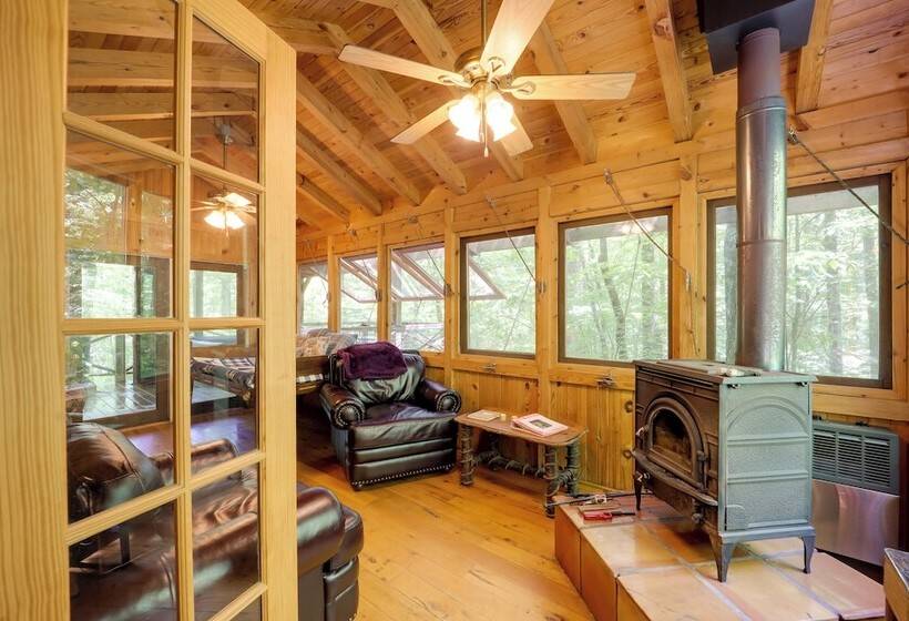 Hot Tub & On Site Trails: Secluded Marion Cabin