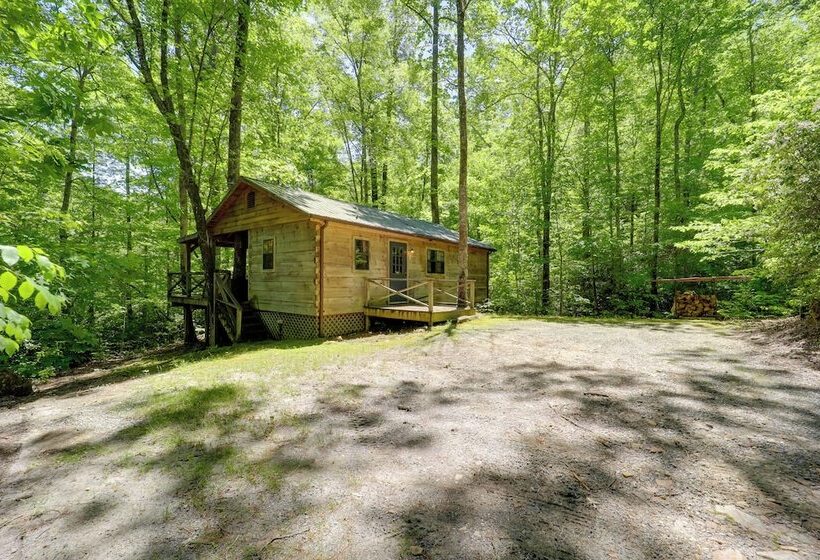 Hot Tub & On Site Trails: Secluded Marion Cabin