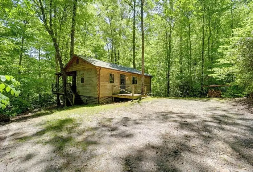 Hot Tub & On Site Trails: Secluded Marion Cabin