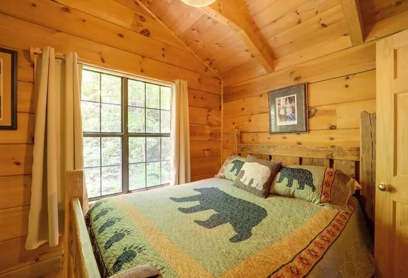 Hot Tub & On Site Trails: Secluded Marion Cabin