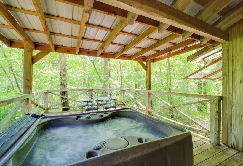 Hot Tub & On Site Trails: Secluded Marion Cabin