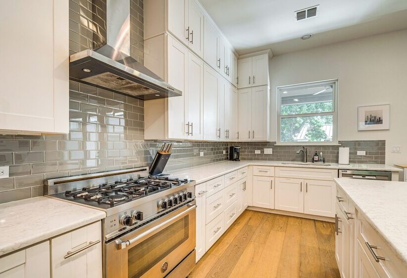 Spacious Austin Home: Near S Congress & Downtown!