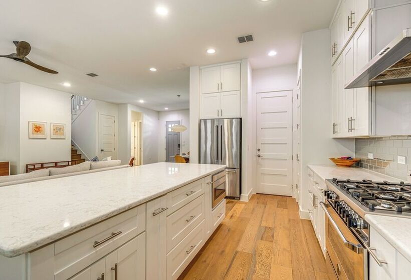 Spacious Austin Home: Near S Congress & Downtown!