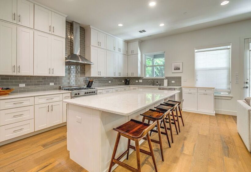 Spacious Austin Home: Near S Congress & Downtown!