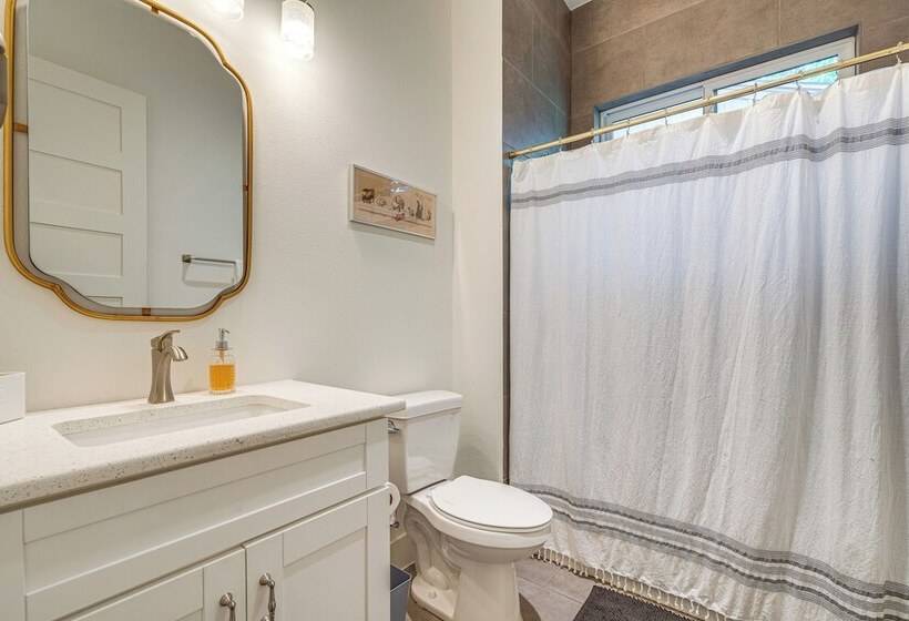 Spacious Austin Home: Near S Congress & Downtown!