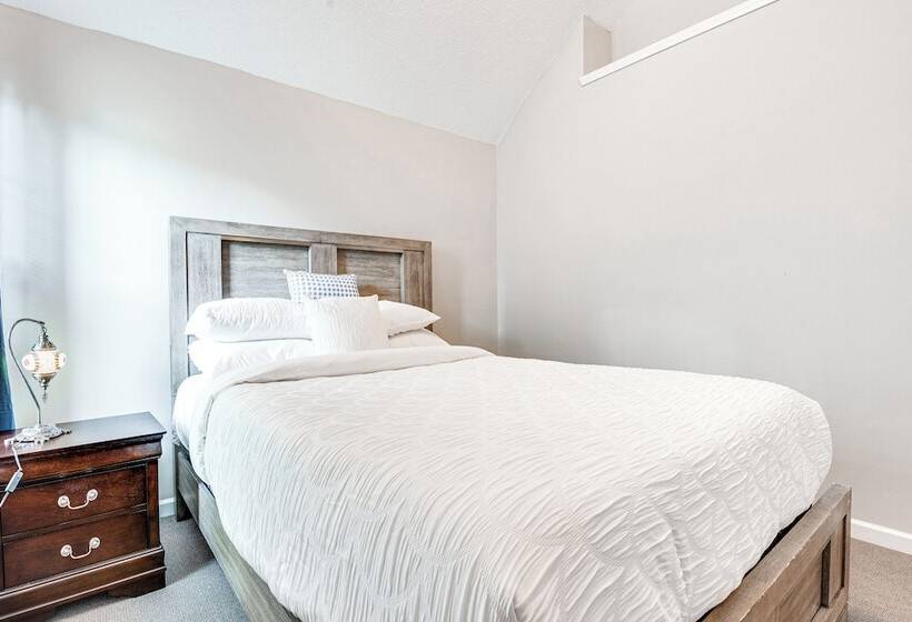 10 Mi To Stone Mtn Park: Spacious Home In Lithonia