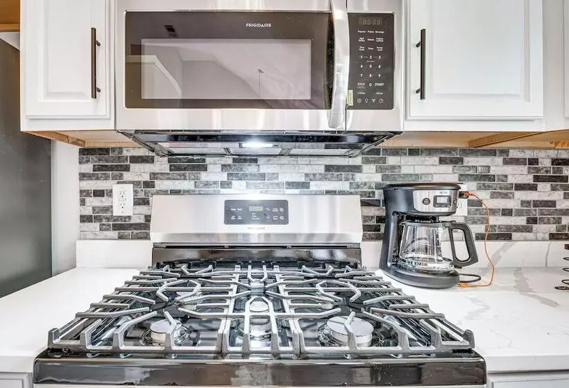 10 Mi To Stone Mtn Park: Spacious Home In Lithonia
