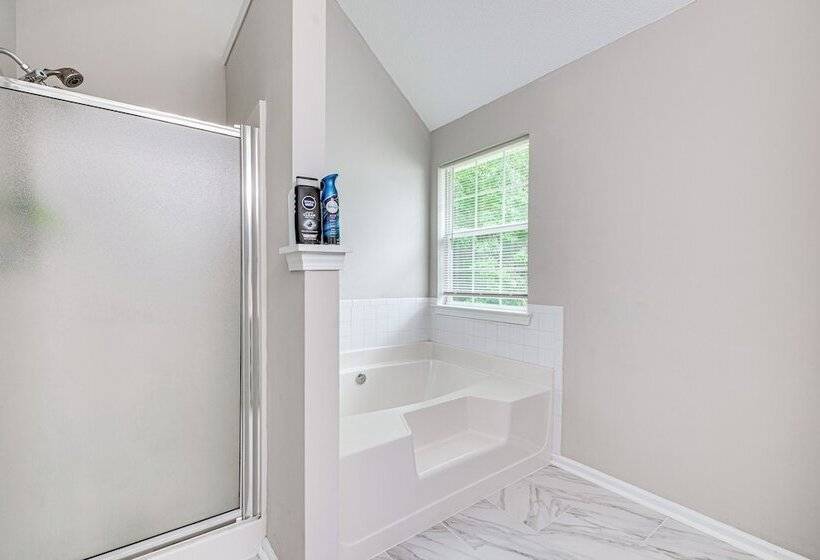 10 Mi To Stone Mtn Park: Spacious Home In Lithonia